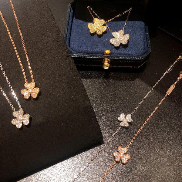 Silver Necklace Micro Diamond Clover